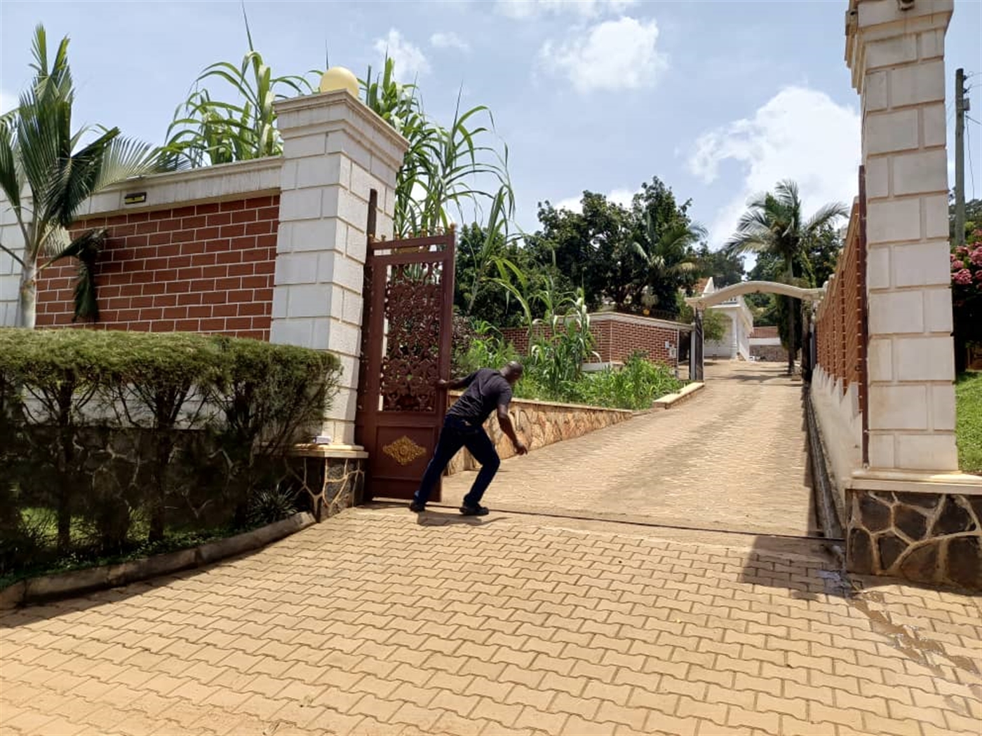 5 bedroom Mansion for sale in Makindye Kampala Uganda