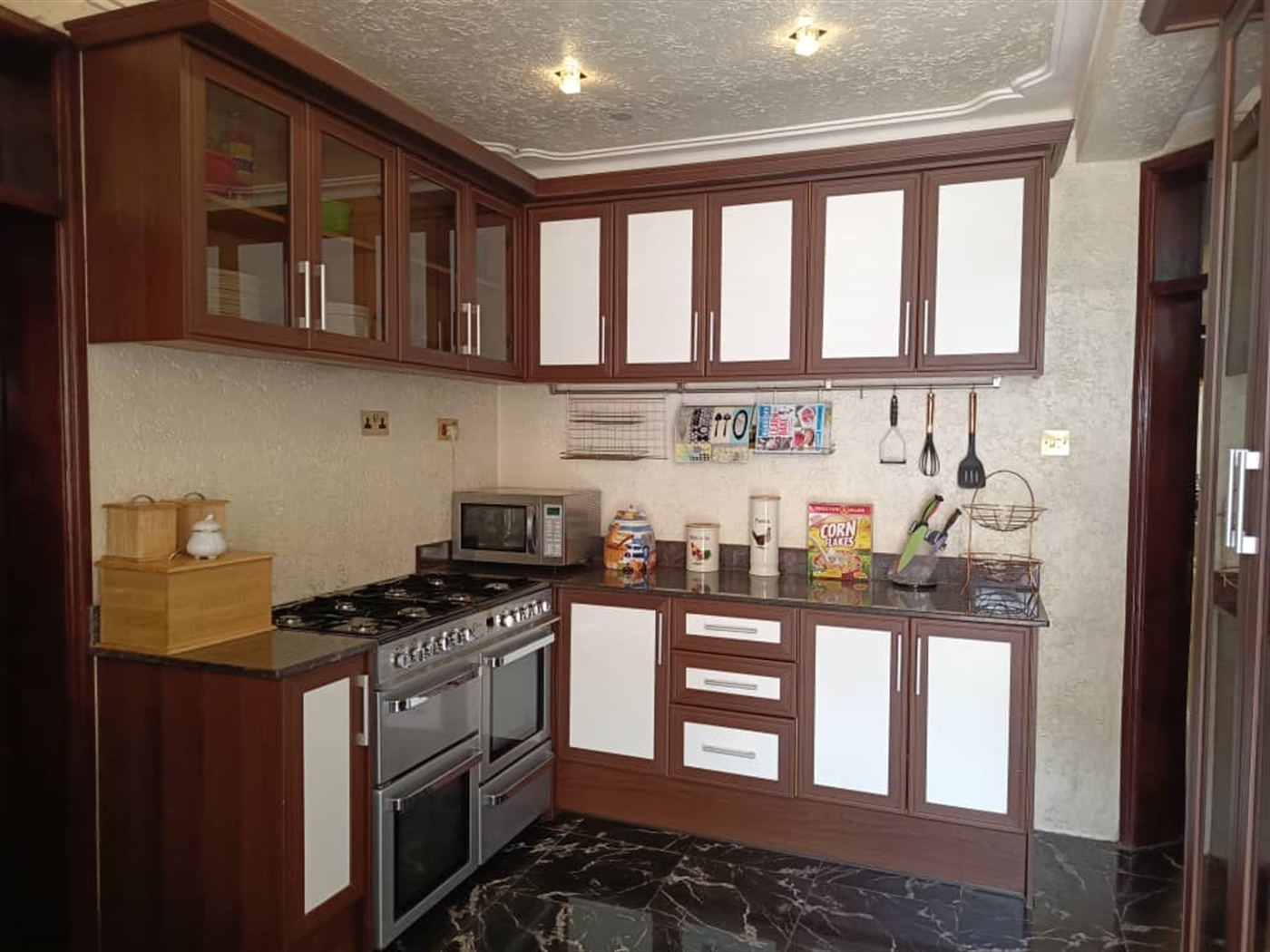 5 bedroom Mansion for sale in Makindye Kampala Uganda
