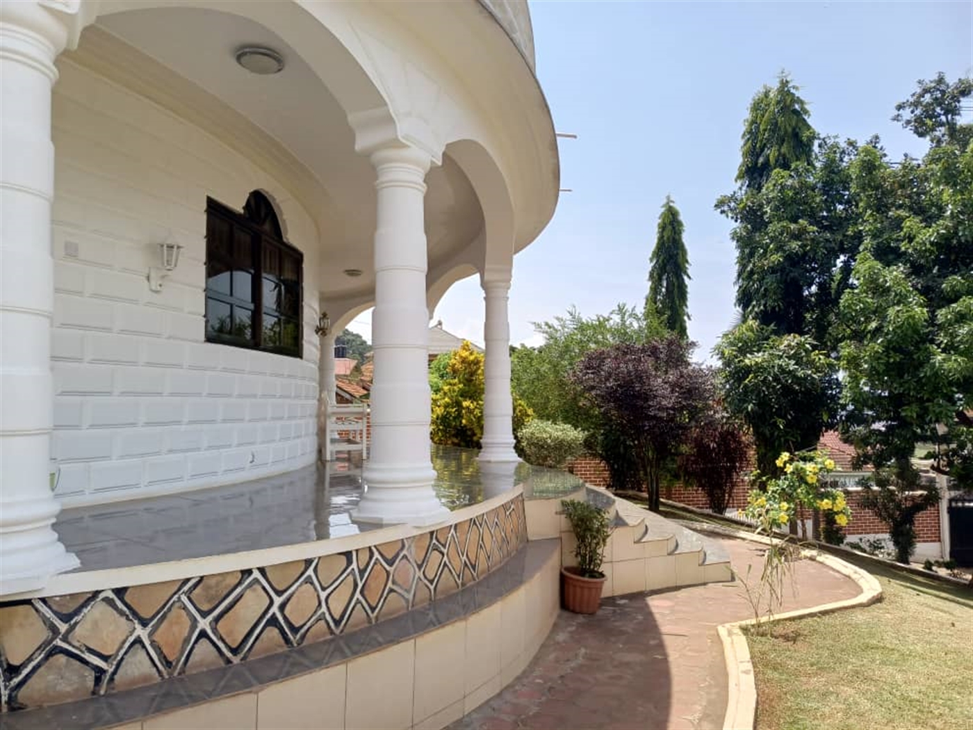 5 bedroom Mansion for sale in Makindye Kampala Uganda