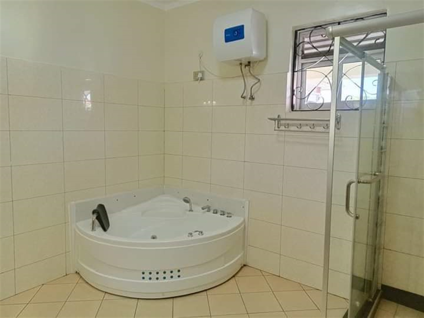 5 bedroom Mansion for sale in Munyonyo Kampala Uganda