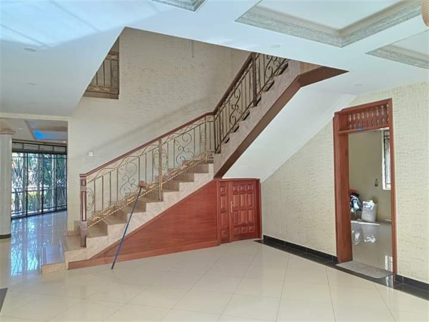 5 bedroom Mansion for sale in Munyonyo Kampala Uganda