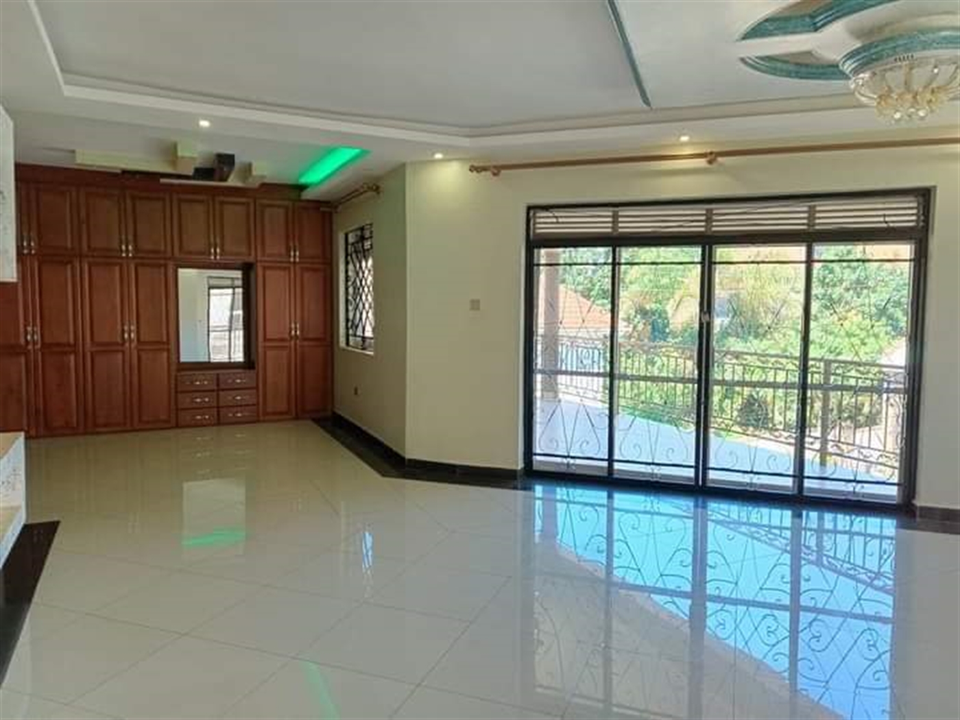 5 bedroom Mansion for sale in Munyonyo Kampala Uganda