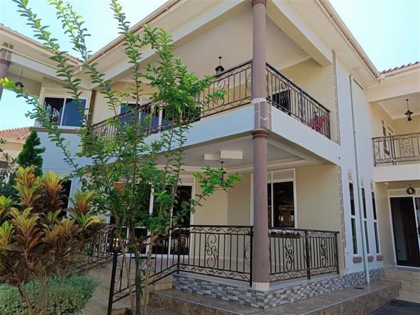 5 bedroom Mansion for sale in Munyonyo Kampala Uganda