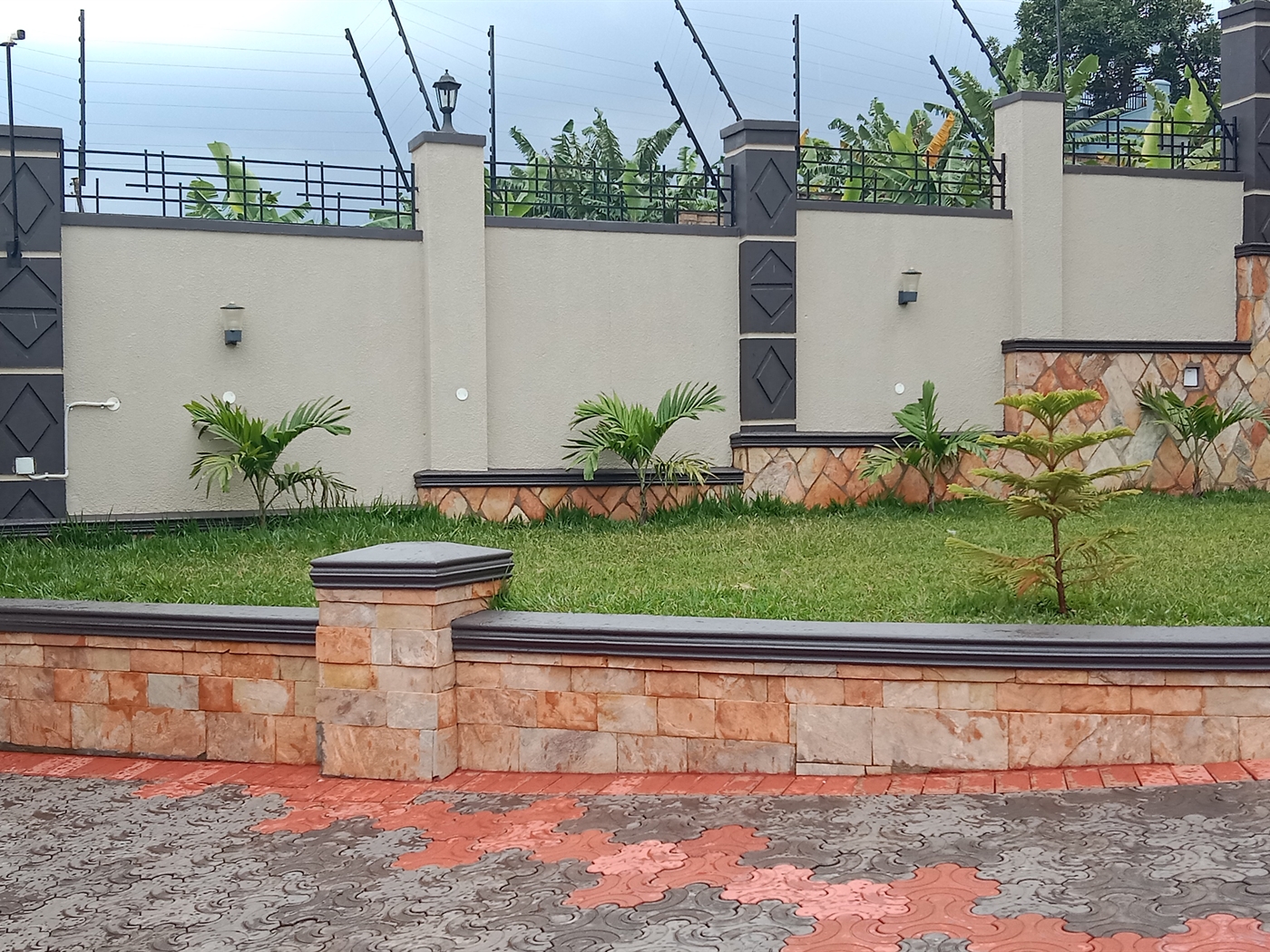 7 bedroom Mansion for sale in Lubowa Wakiso Uganda