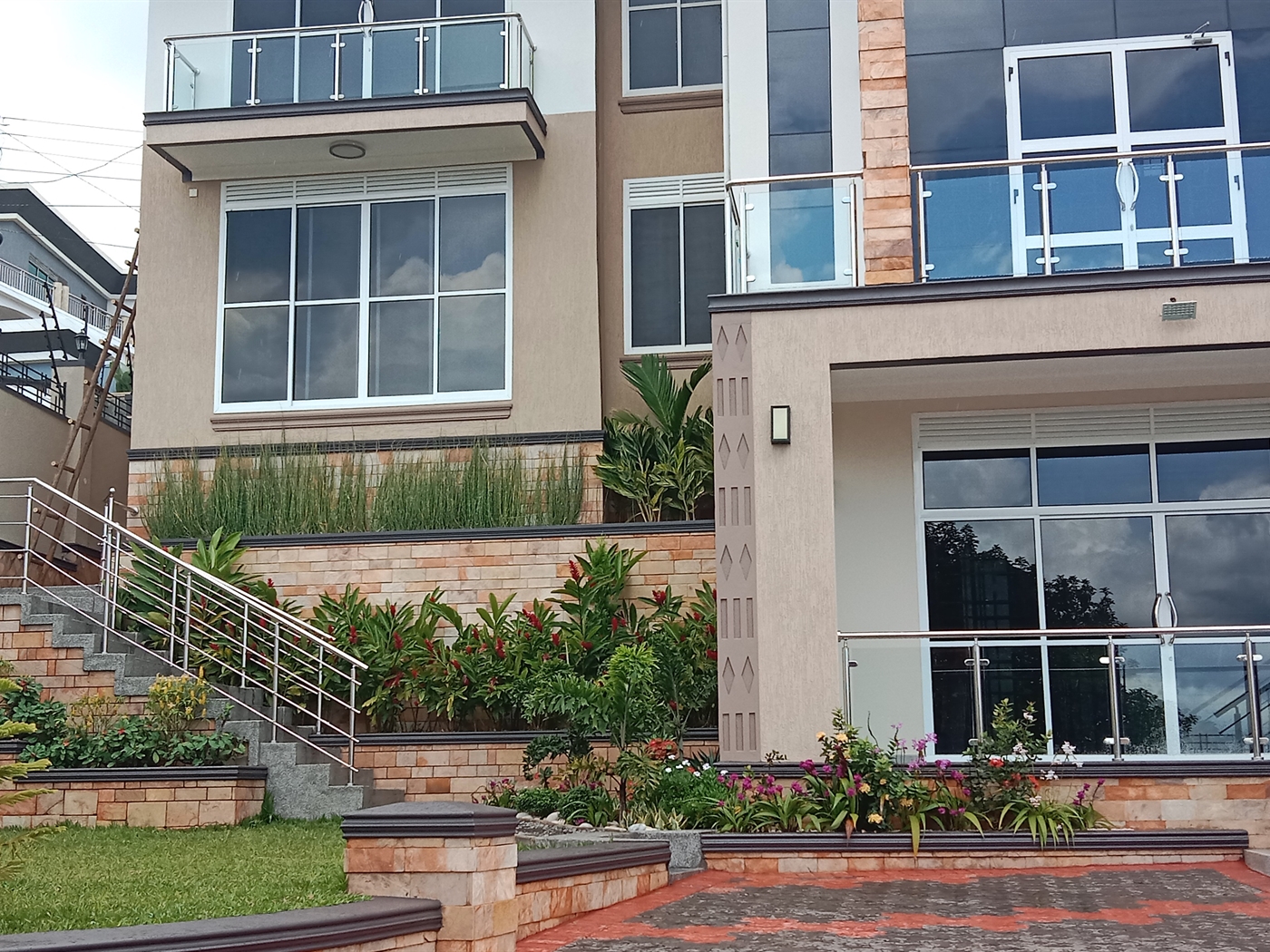 7 bedroom Mansion for sale in Lubowa Wakiso Uganda