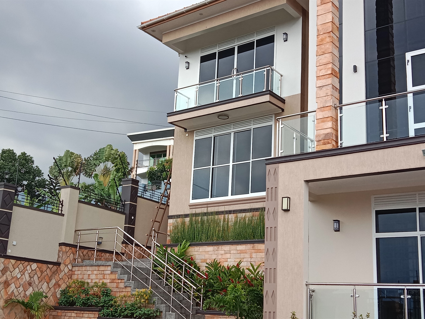 7 bedroom Mansion for sale in Lubowa Wakiso Uganda