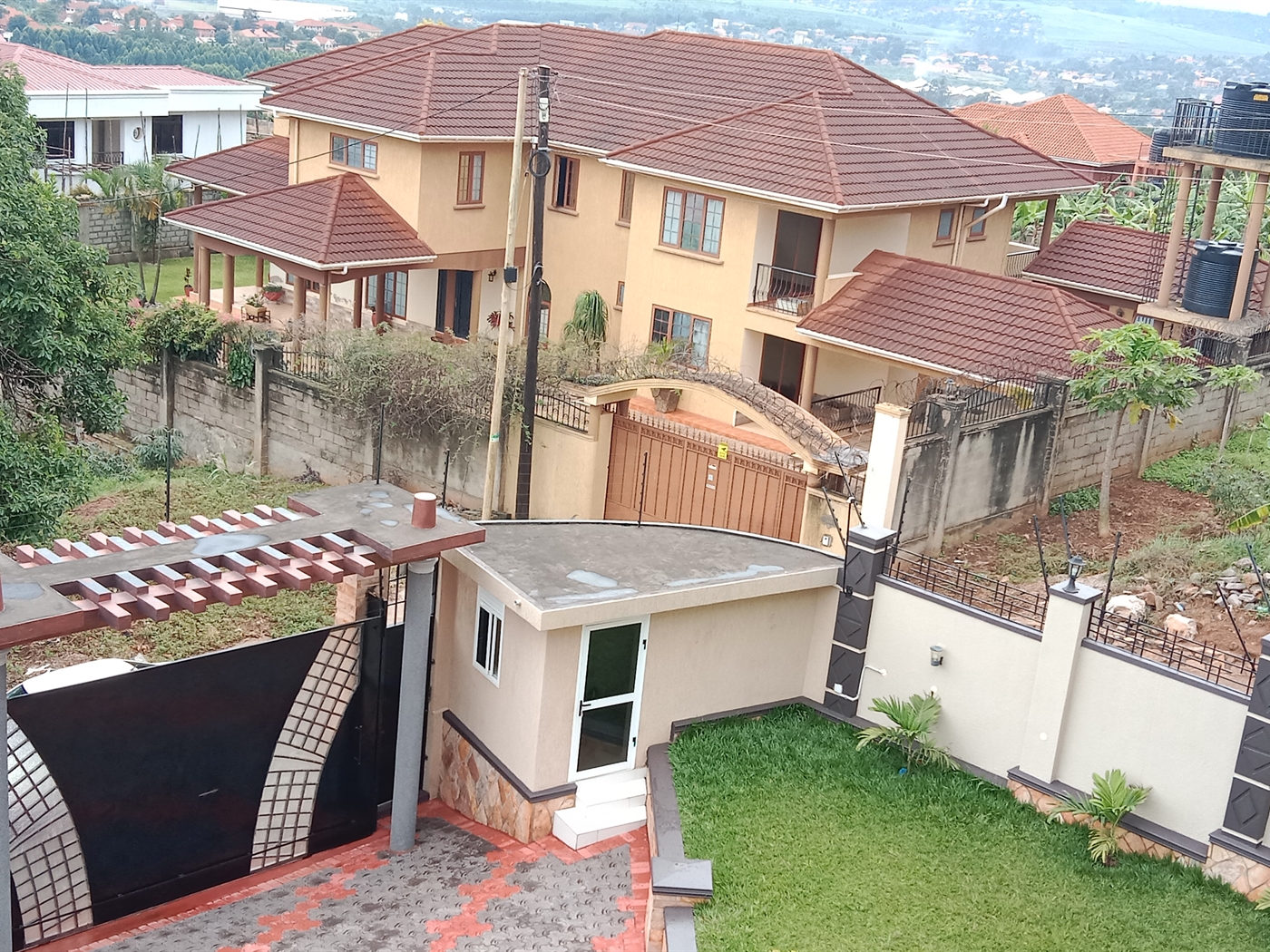 7 bedroom Mansion for sale in Lubowa Wakiso Uganda