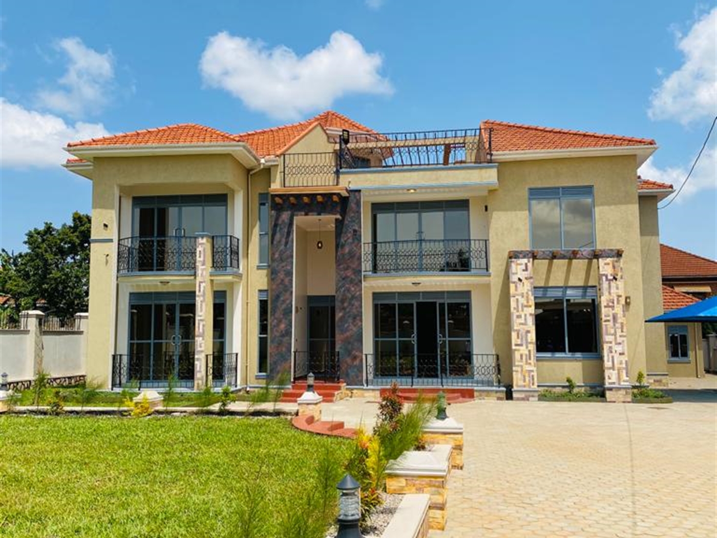 7 bedroom Storeyed house for sale in Bwebajja Wakiso Uganda