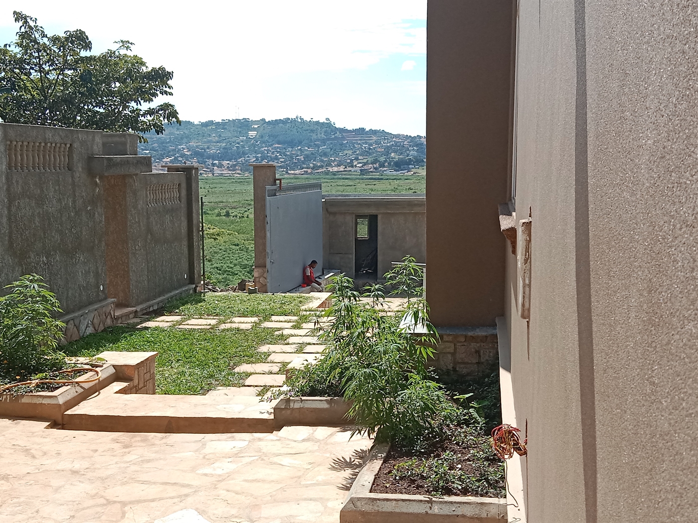 6 bedroom Storeyed house for sale in Munyonyo Kampala Uganda