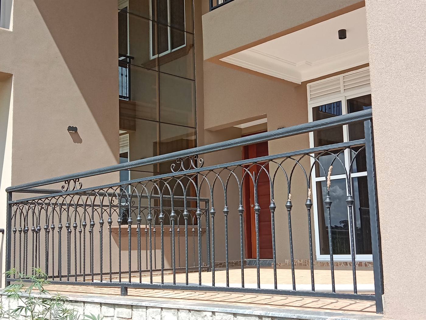 6 bedroom Storeyed house for sale in Munyonyo Kampala Uganda