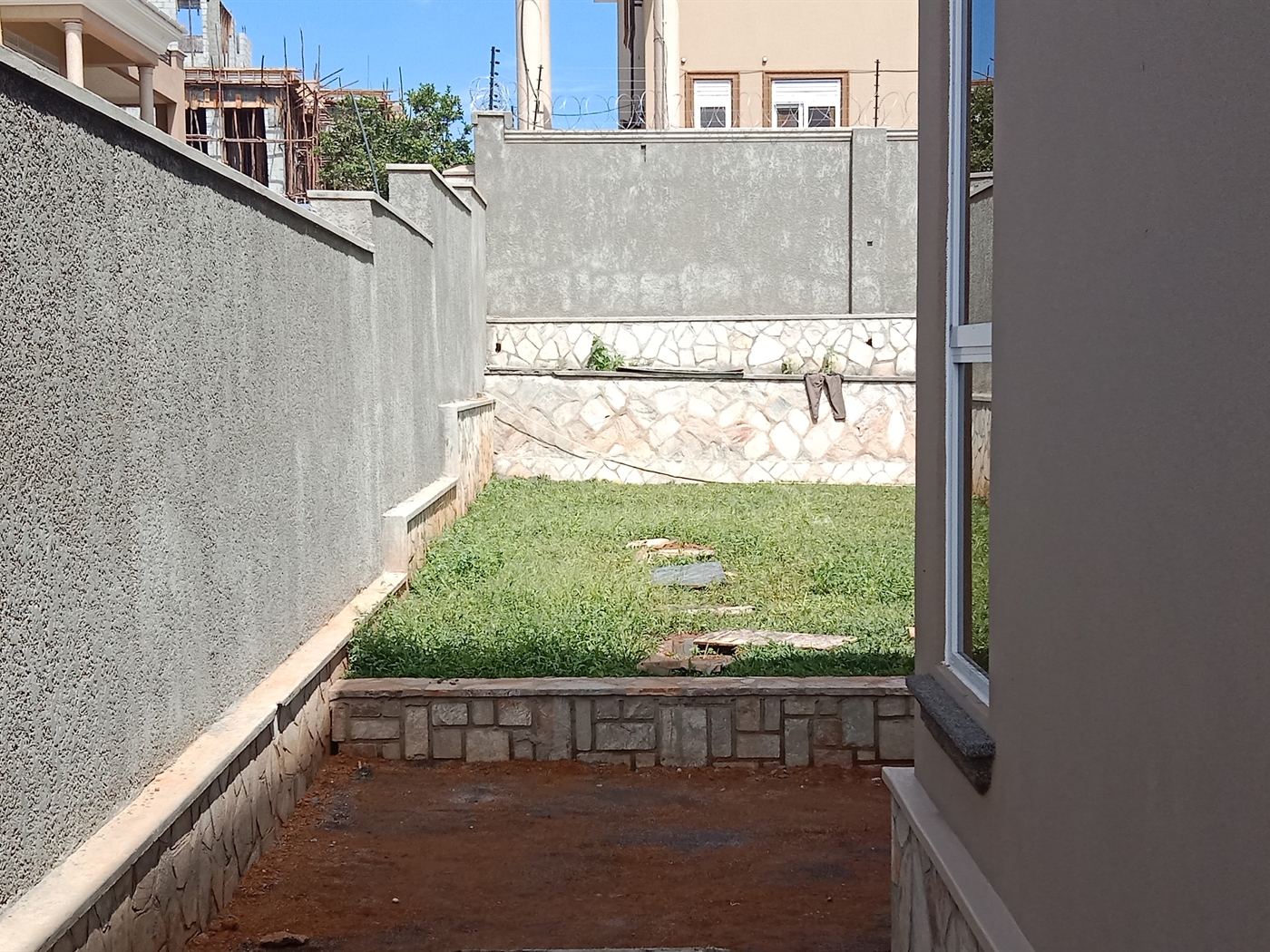6 bedroom Storeyed house for sale in Munyonyo Kampala Uganda