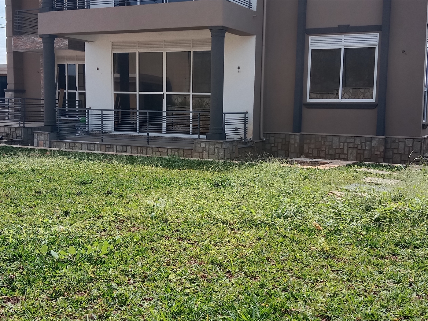 6 bedroom Storeyed house for sale in Munyonyo Kampala Uganda
