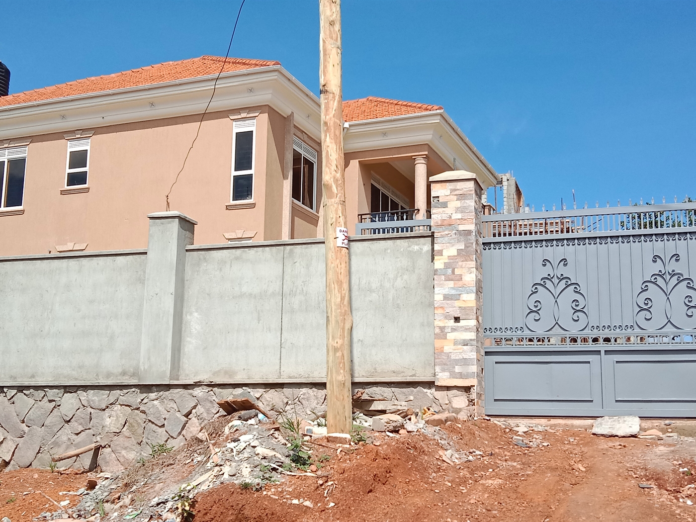 6 bedroom Storeyed house for sale in Munyonyo Kampala Uganda