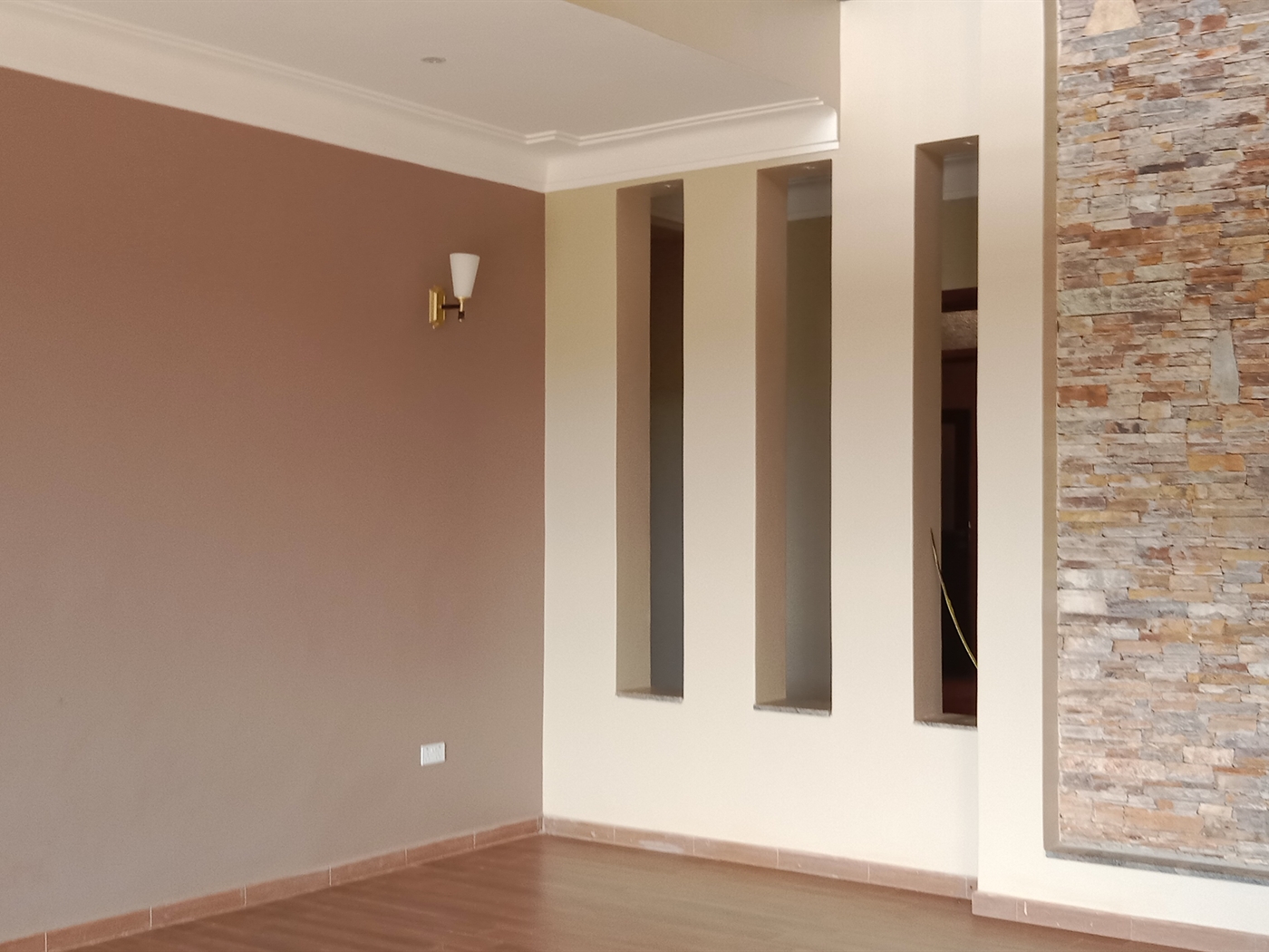 6 bedroom Storeyed house for sale in Munyonyo Kampala Uganda