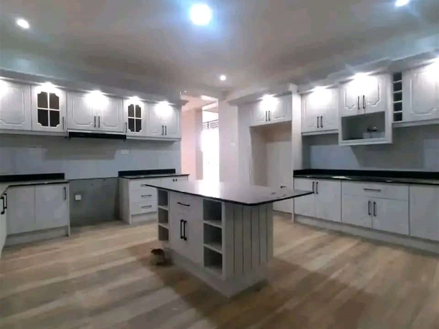 6 bedroom Storeyed house for sale in Munyonyo Kampala Uganda