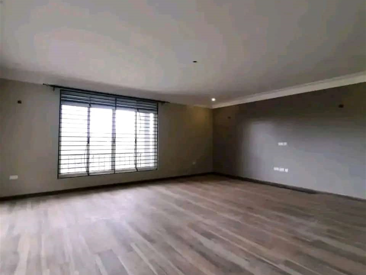 6 bedroom Storeyed house for sale in Munyonyo Kampala Uganda