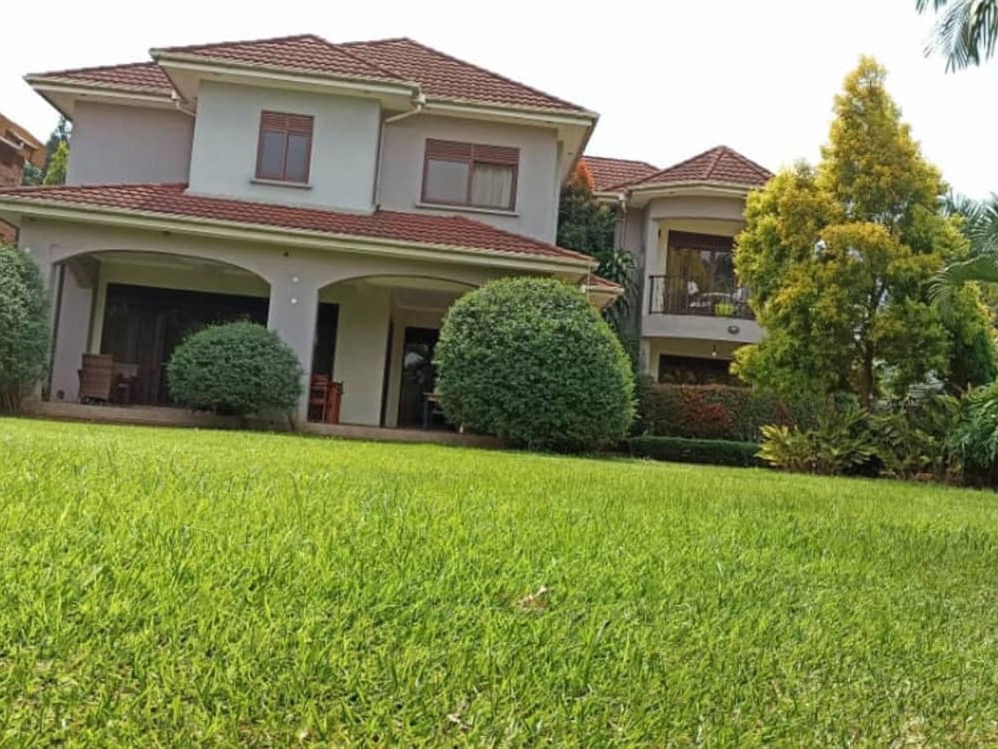 4 bedroom Storeyed house for sale in Bbunga Kampala Uganda