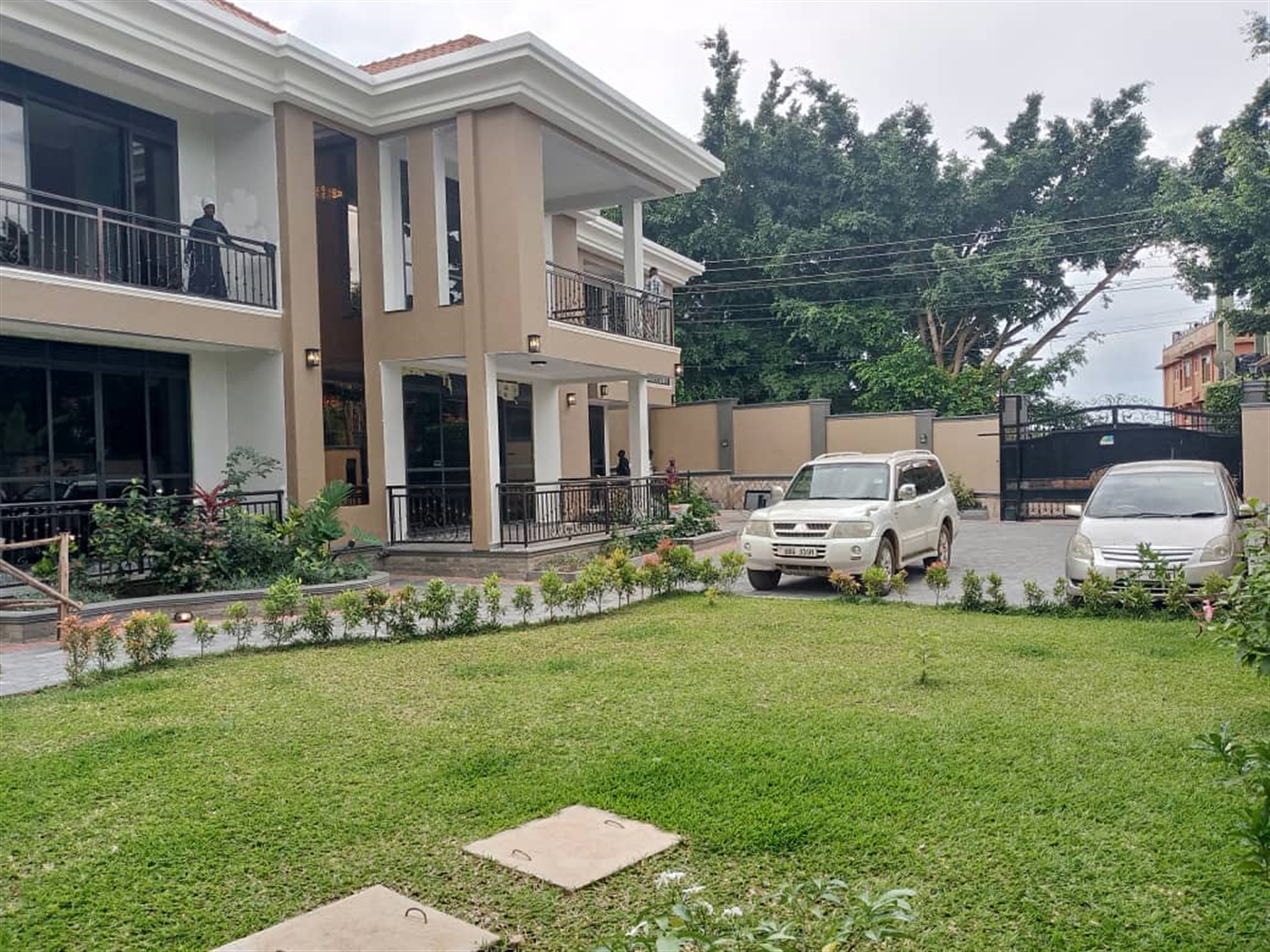 6 bedroom Storeyed house for sale in Muyenga Kampala Uganda