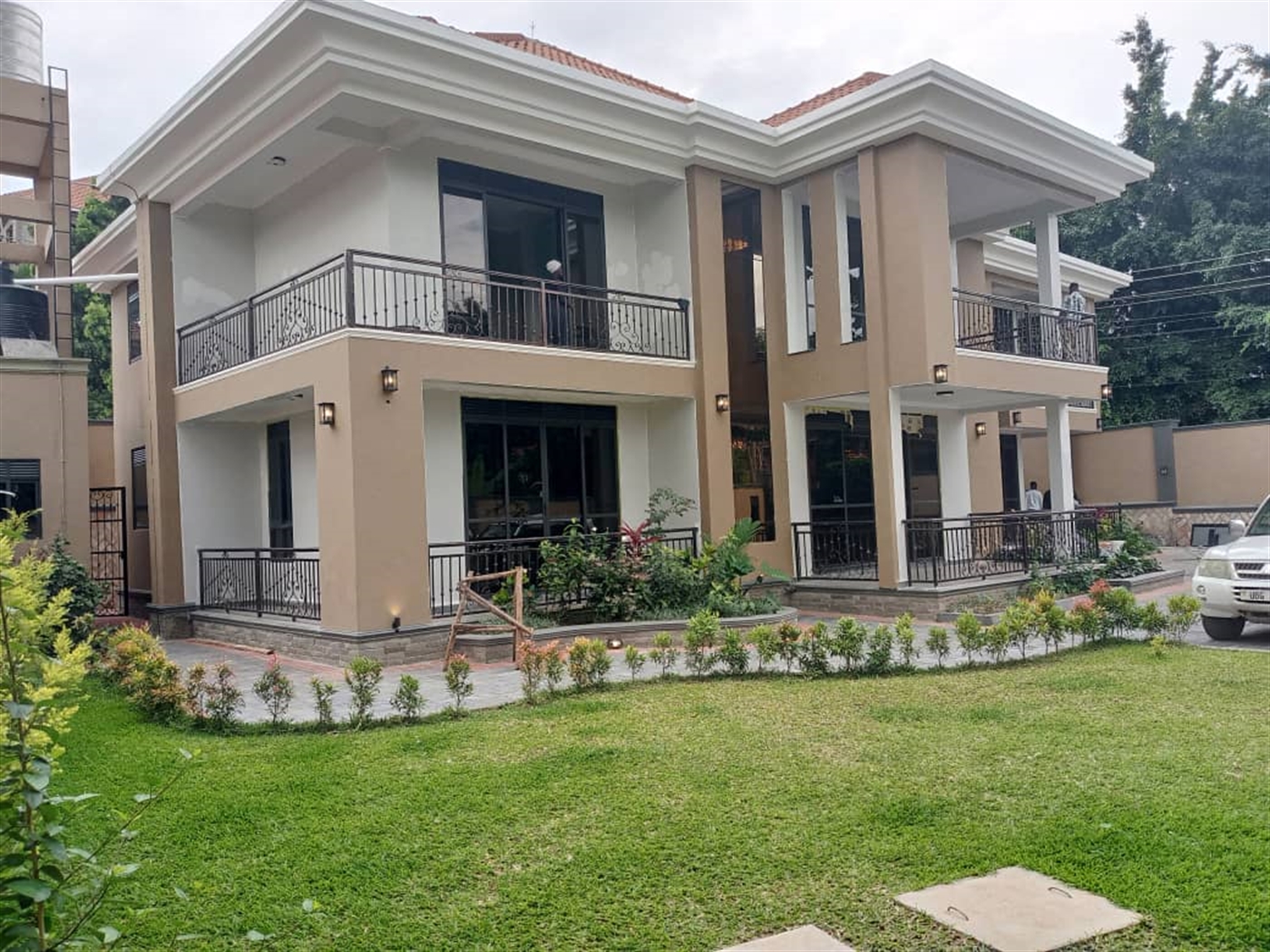 6 bedroom Storeyed house for sale in Muyenga Kampala Uganda