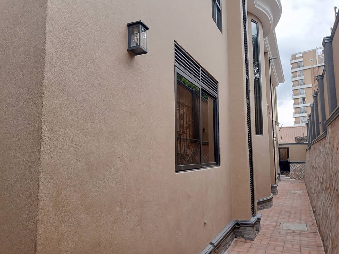 6 bedroom Storeyed house for sale in Muyenga Kampala Uganda