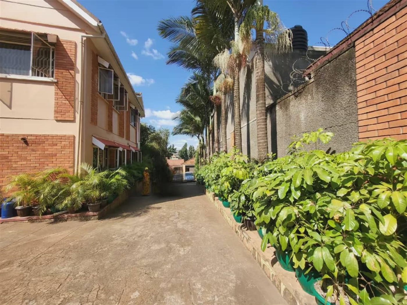  1 bedroom Storeyed house for sale in Kansanga Kampala Uganda