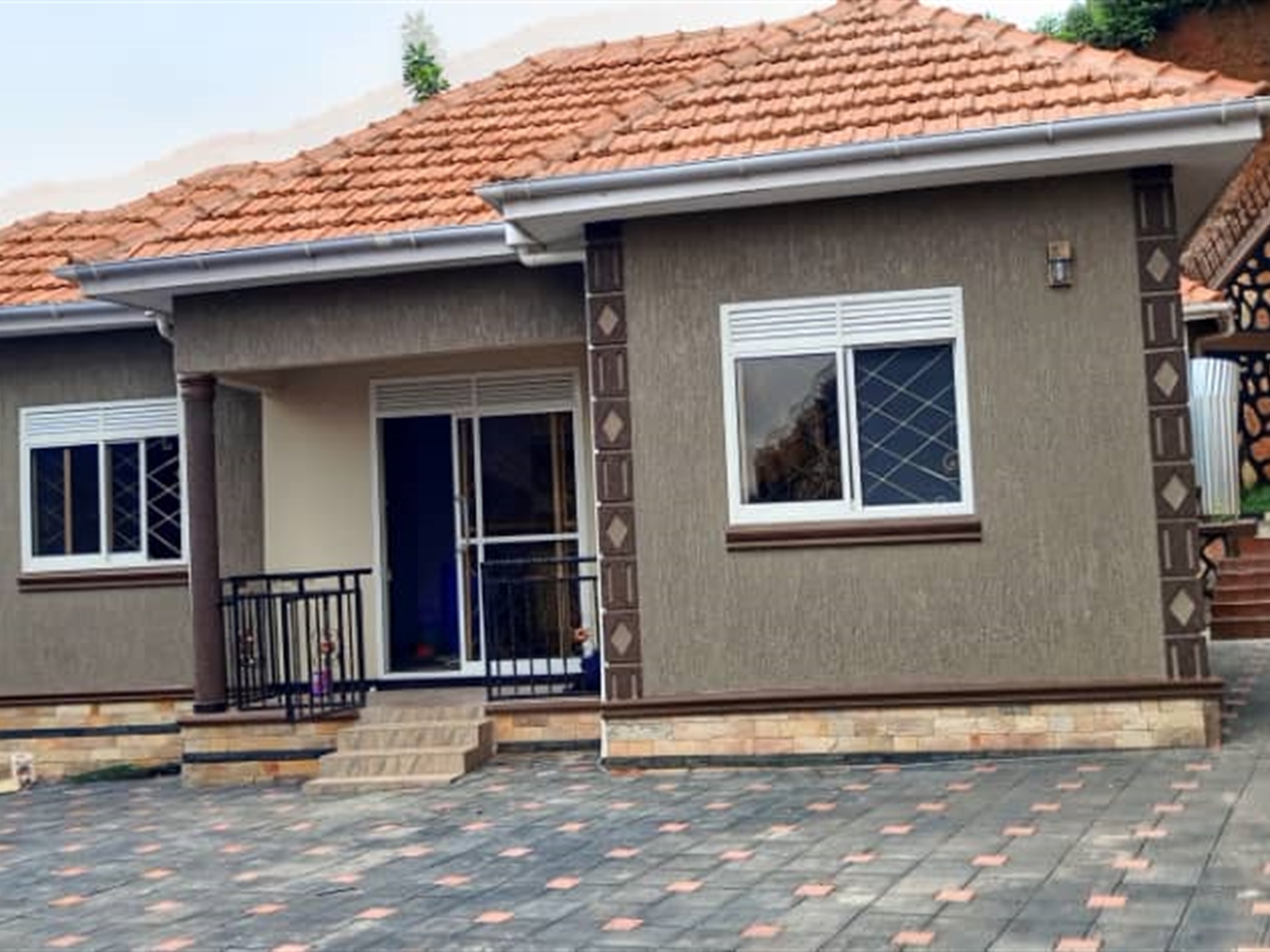 6 bedroom Storeyed house for sale in Bwebajja Wakiso Uganda