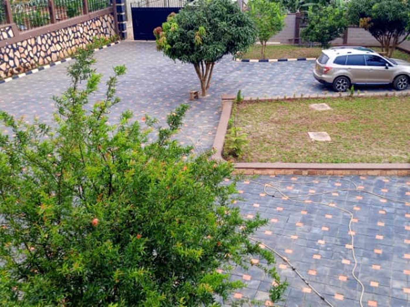 6 bedroom Storeyed house for sale in Bwebajja Wakiso Uganda
