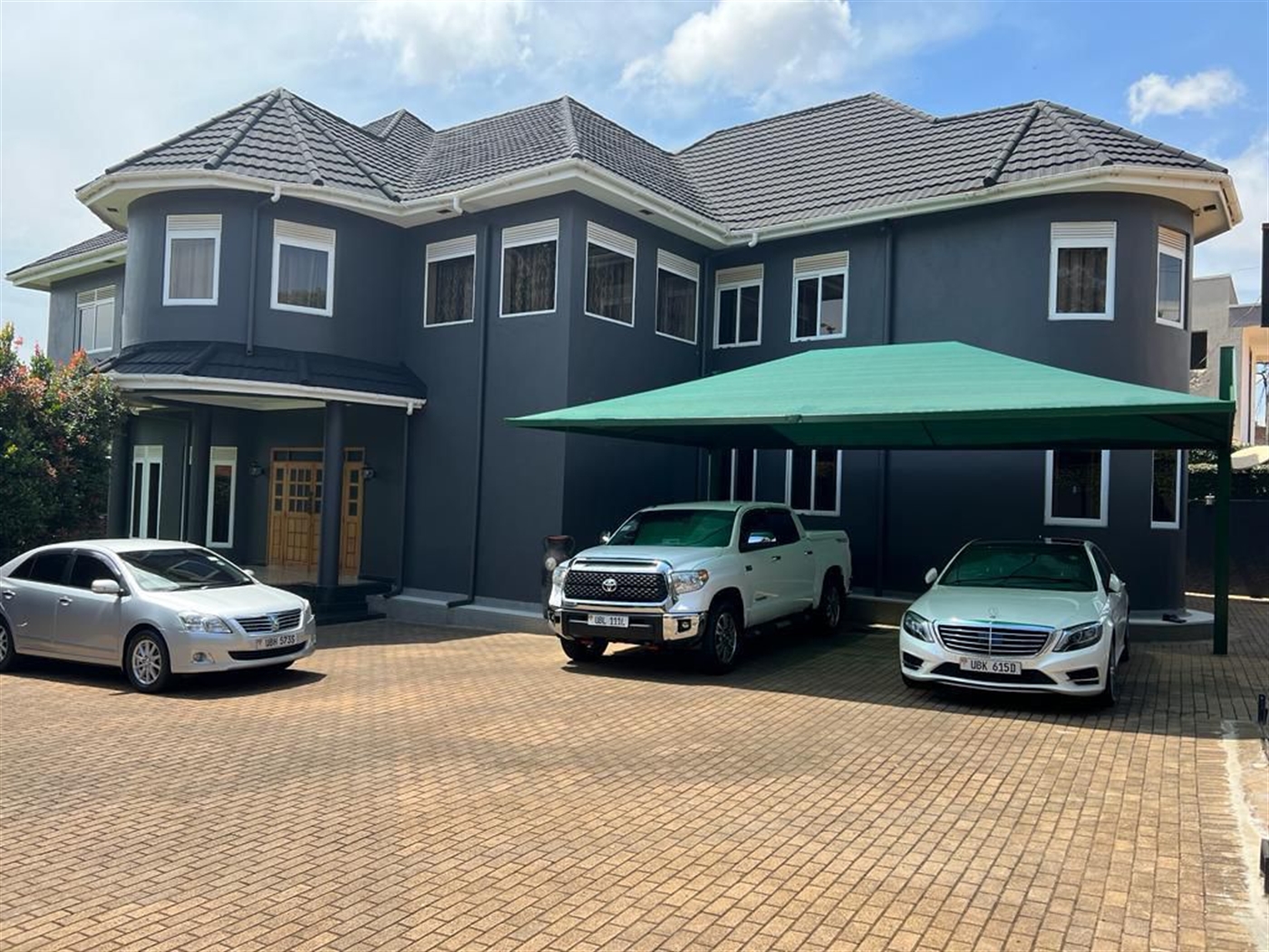7 bedroom Storeyed house for sale in Kansanga Kampala Uganda