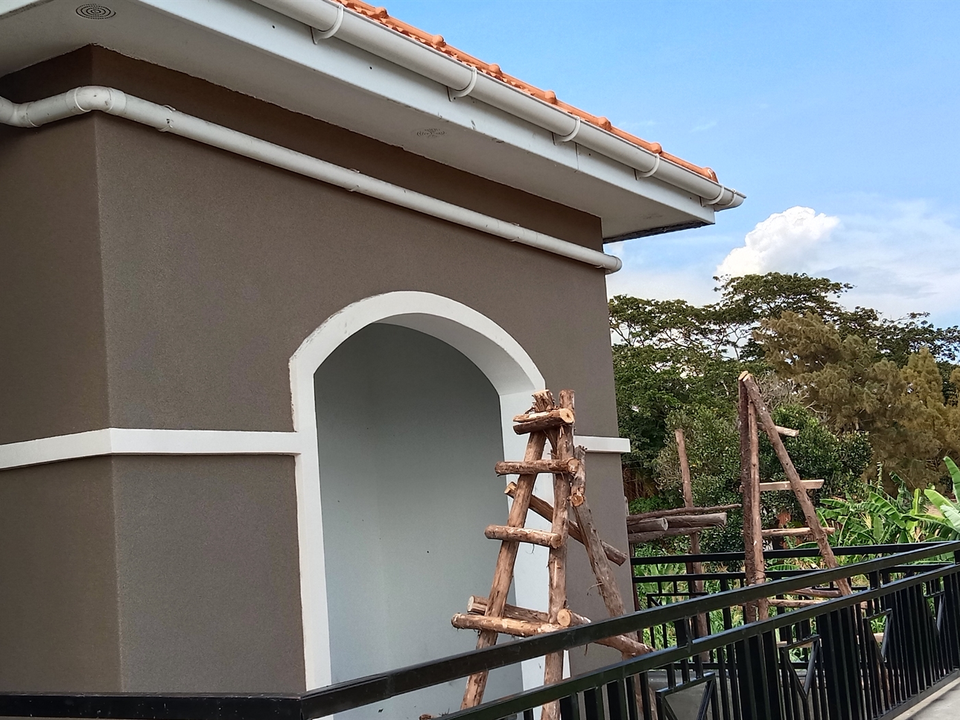 5 bedroom Storeyed house for sale in Munyonyo Kampala Uganda