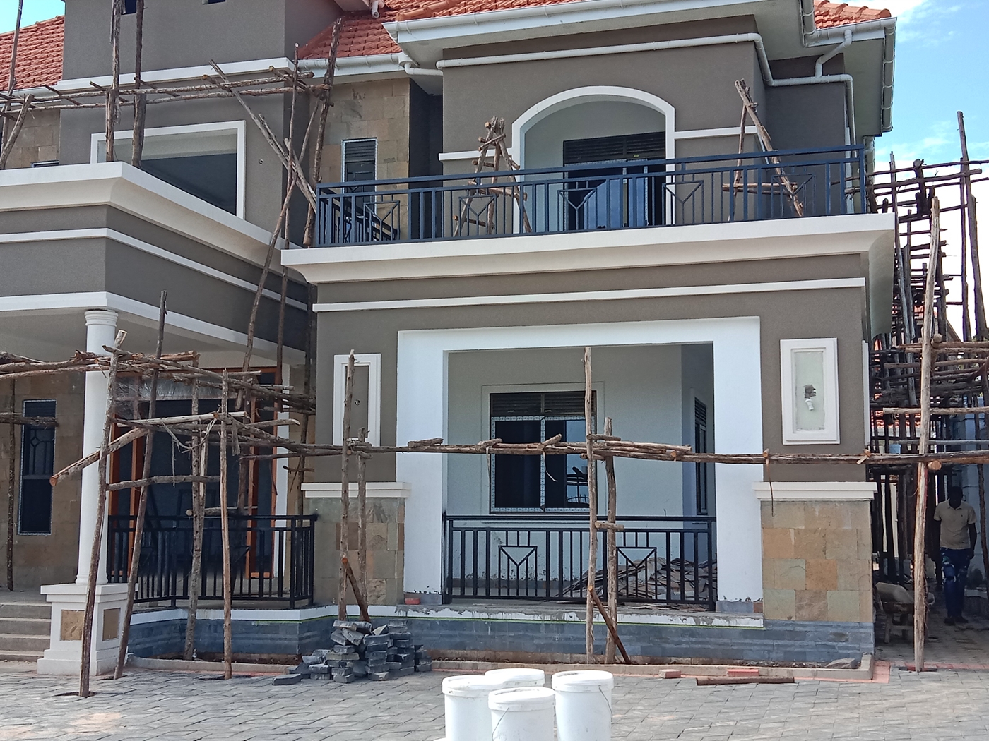 5 bedroom Storeyed house for sale in Munyonyo Kampala Uganda