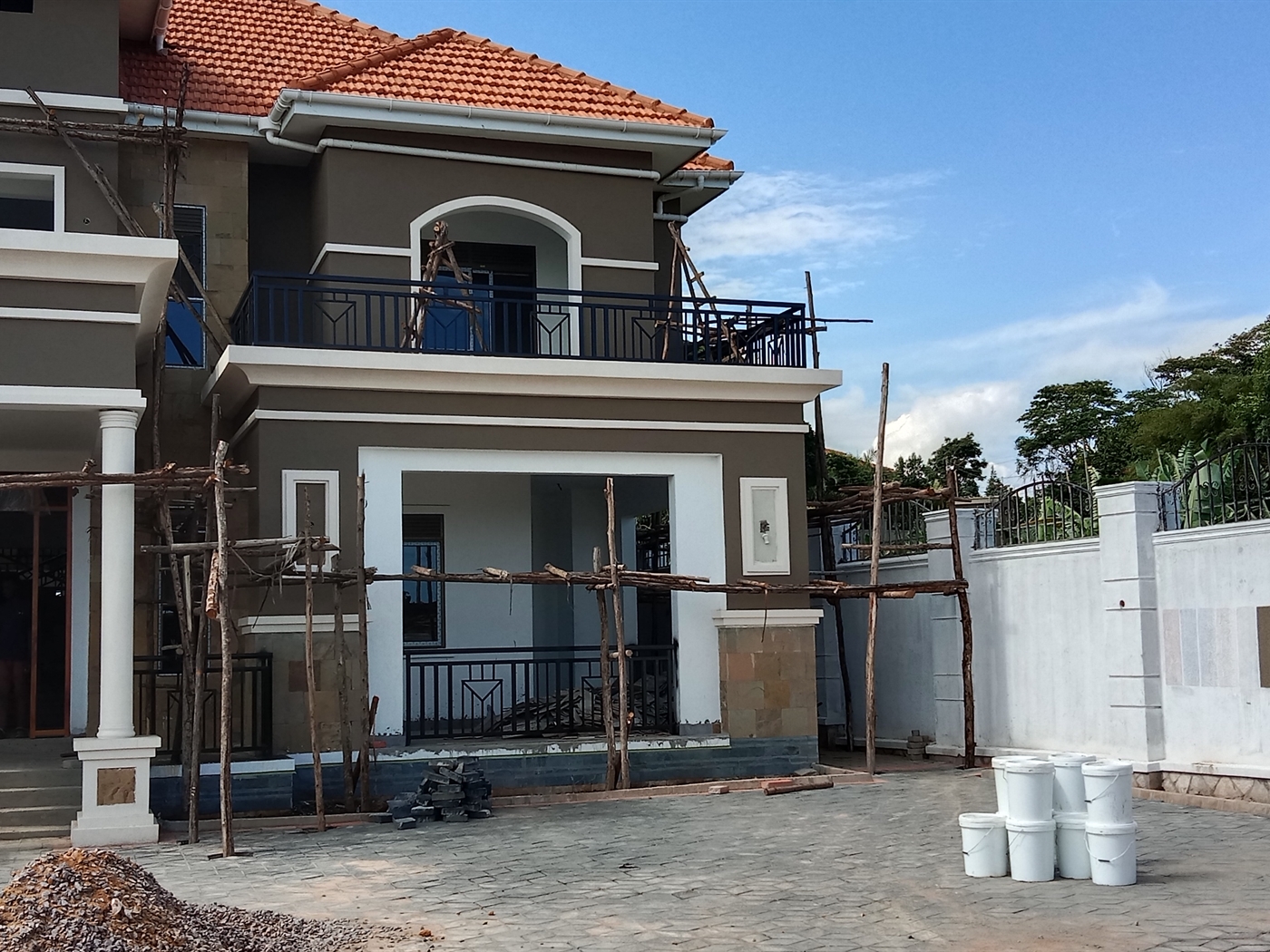 5 bedroom Storeyed house for sale in Munyonyo Kampala Uganda