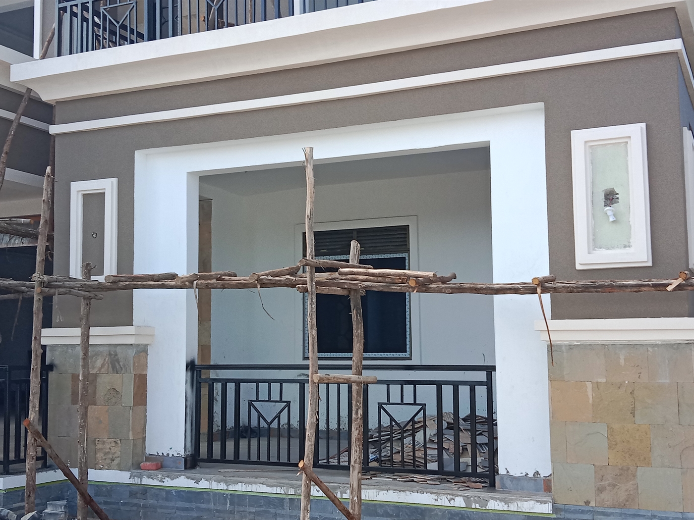 5 bedroom Storeyed house for sale in Munyonyo Kampala Uganda