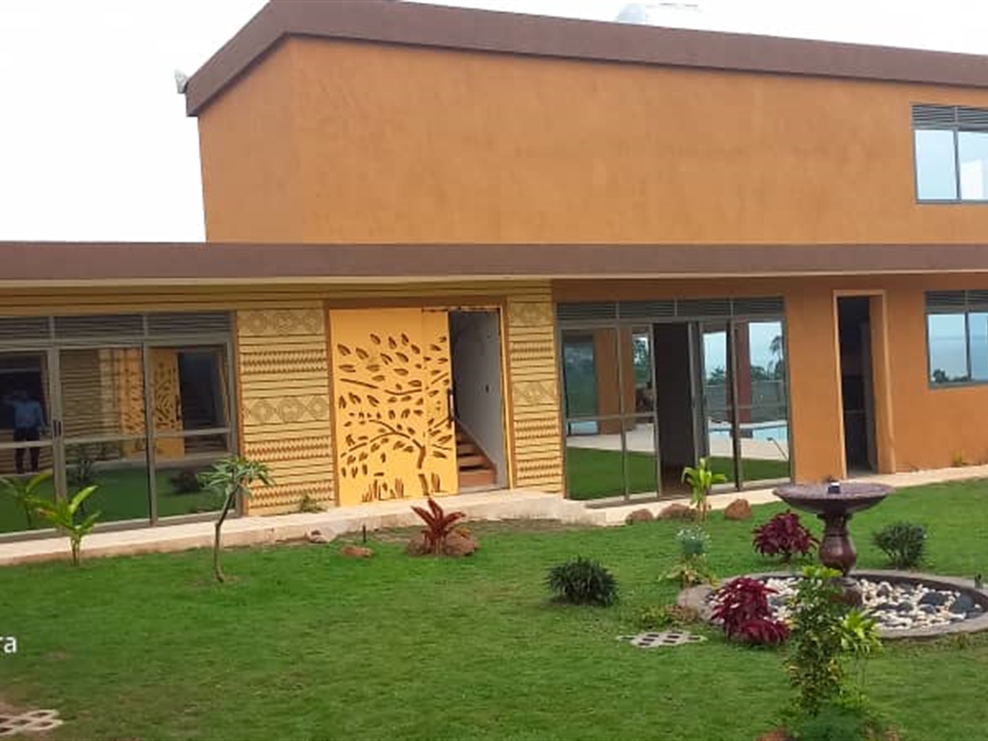 6 bedroom Storeyed house for sale in Kigo Wakiso Uganda