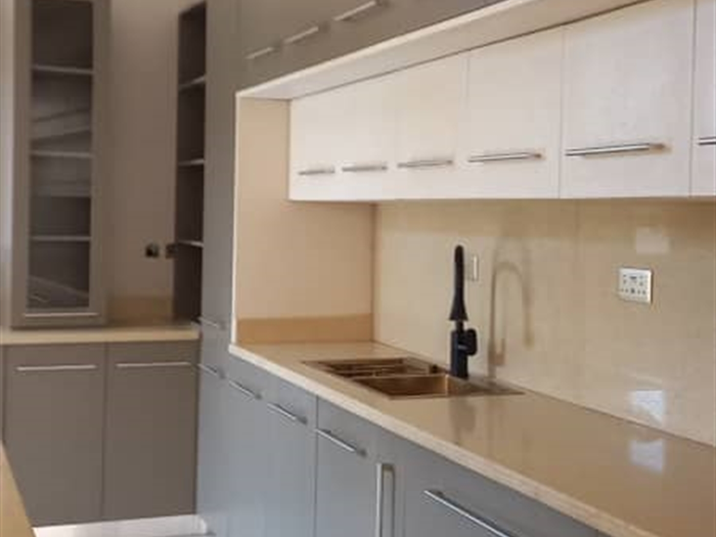 6 bedroom Storeyed house for sale in Kigo Wakiso Uganda