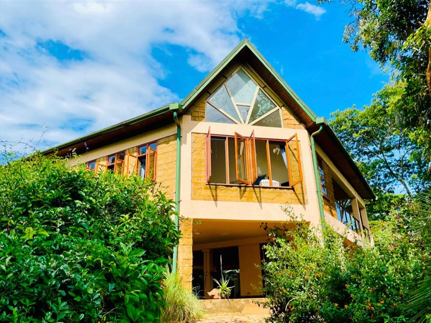 5 bedroom Storeyed house for sale in Munyonyo Kampala Uganda