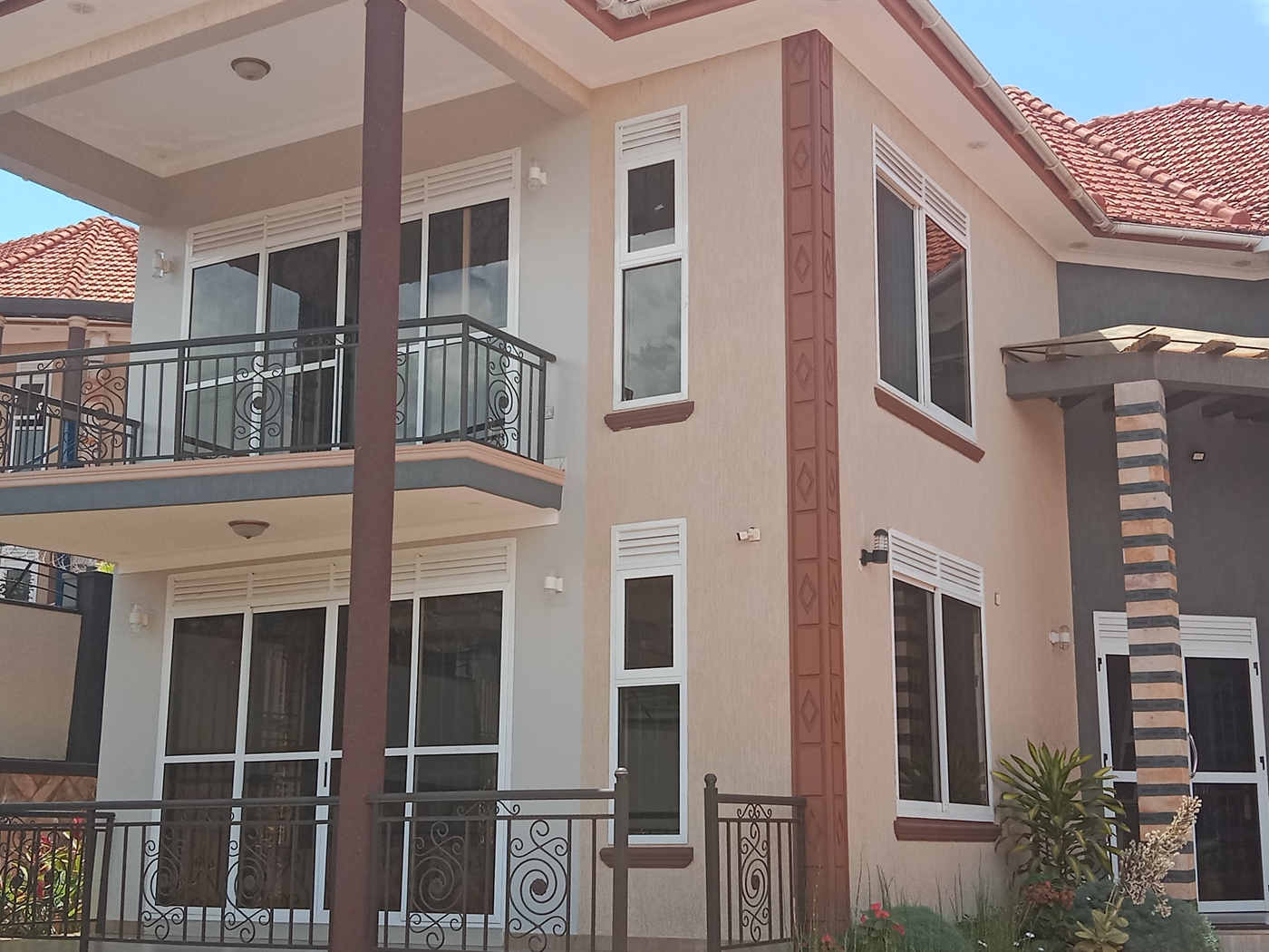  5 bedroom Storeyed house for sale in Akright Wakiso Uganda