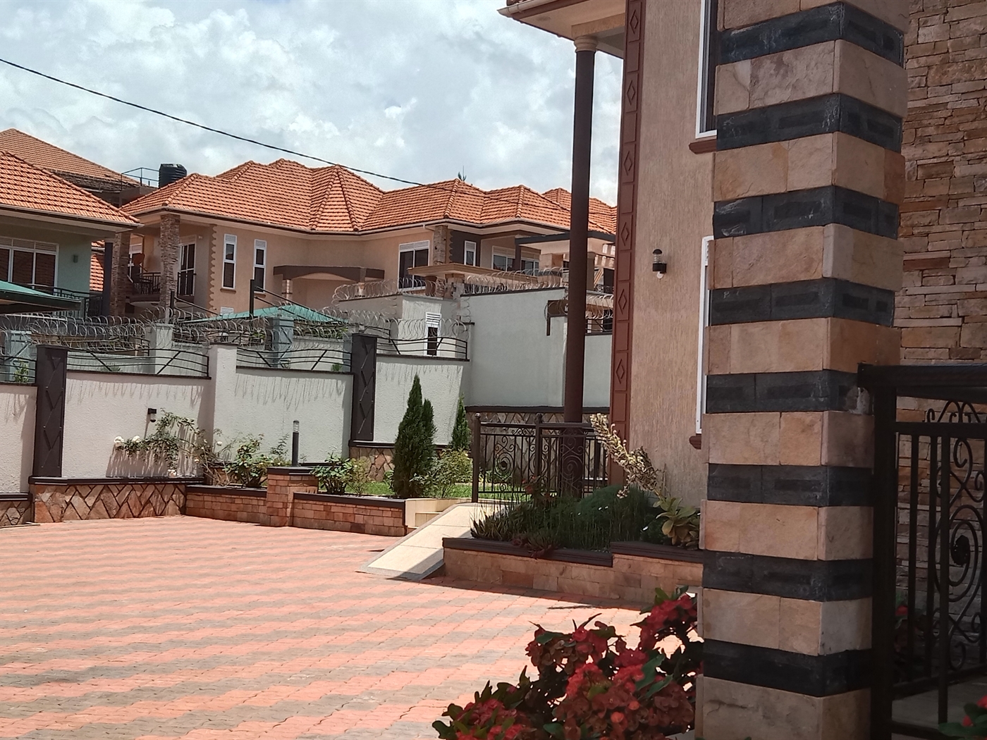  5 bedroom Storeyed house for sale in Akright Wakiso Uganda