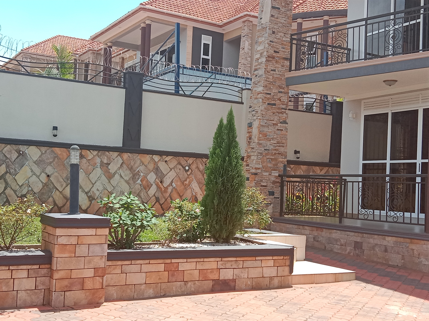  5 bedroom Storeyed house for sale in Akright Wakiso Uganda