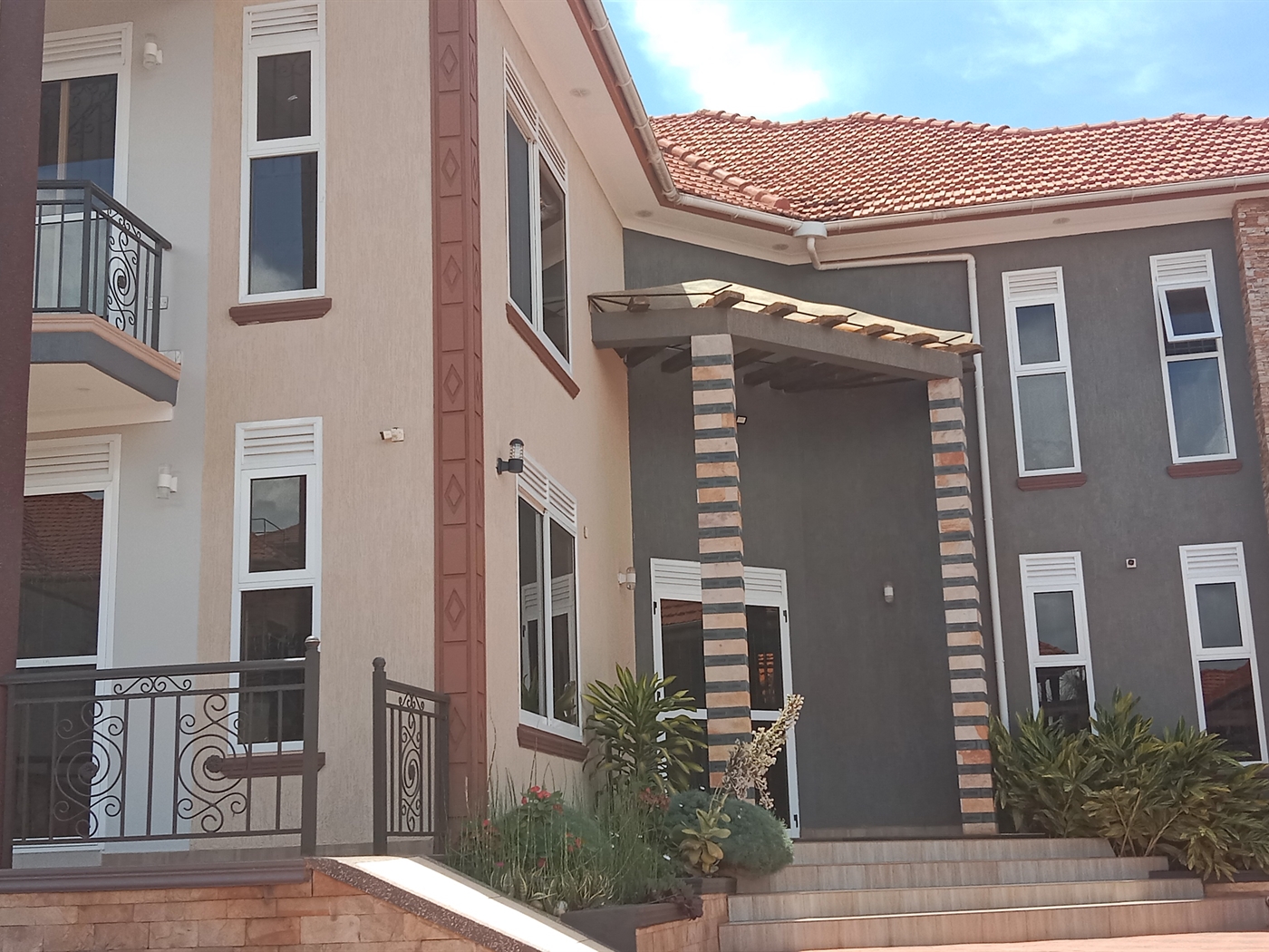  5 bedroom Storeyed house for sale in Akright Wakiso Uganda