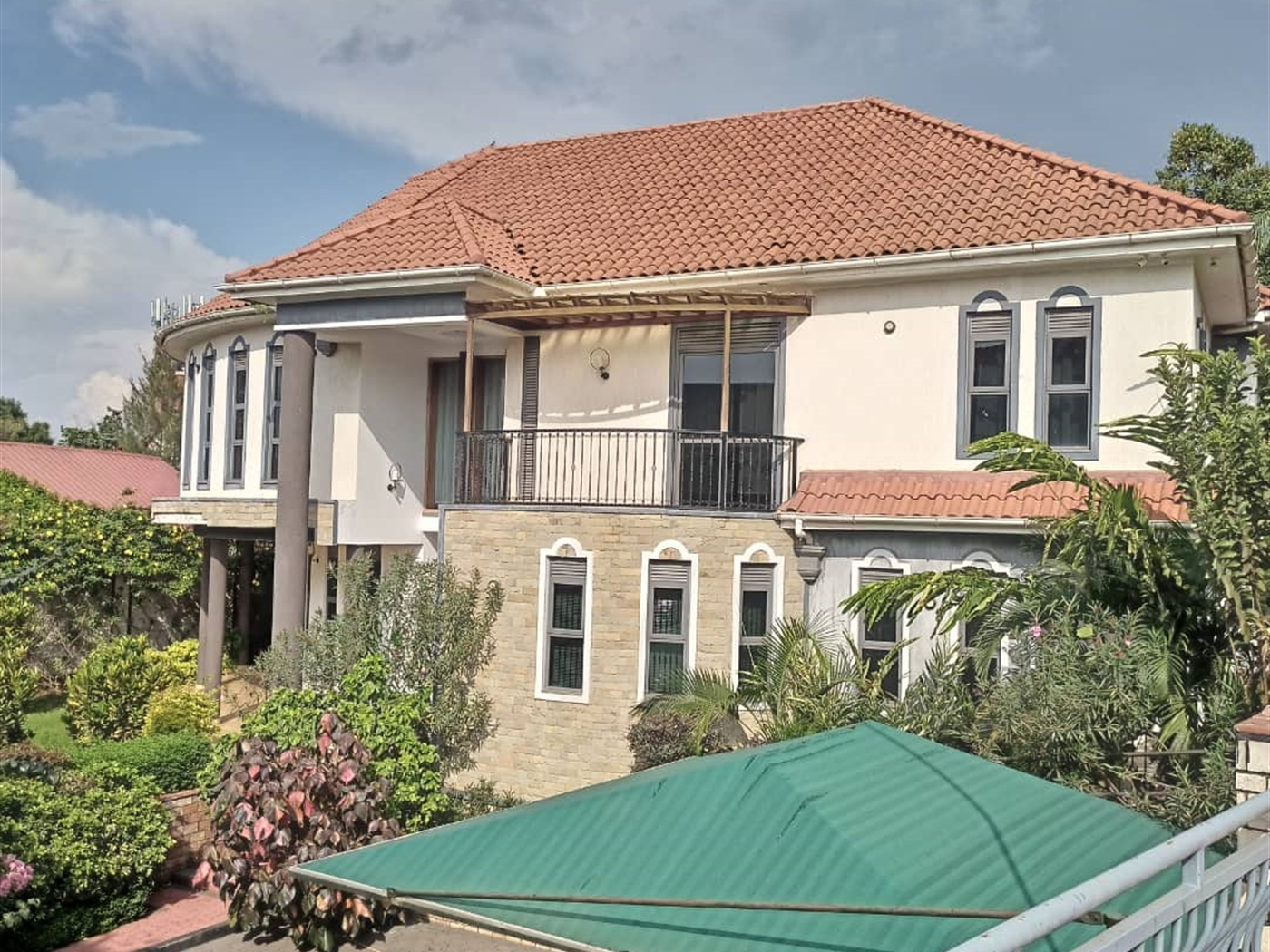 6 bedroom Storeyed house for sale in Bunamwaaya Wakiso Uganda