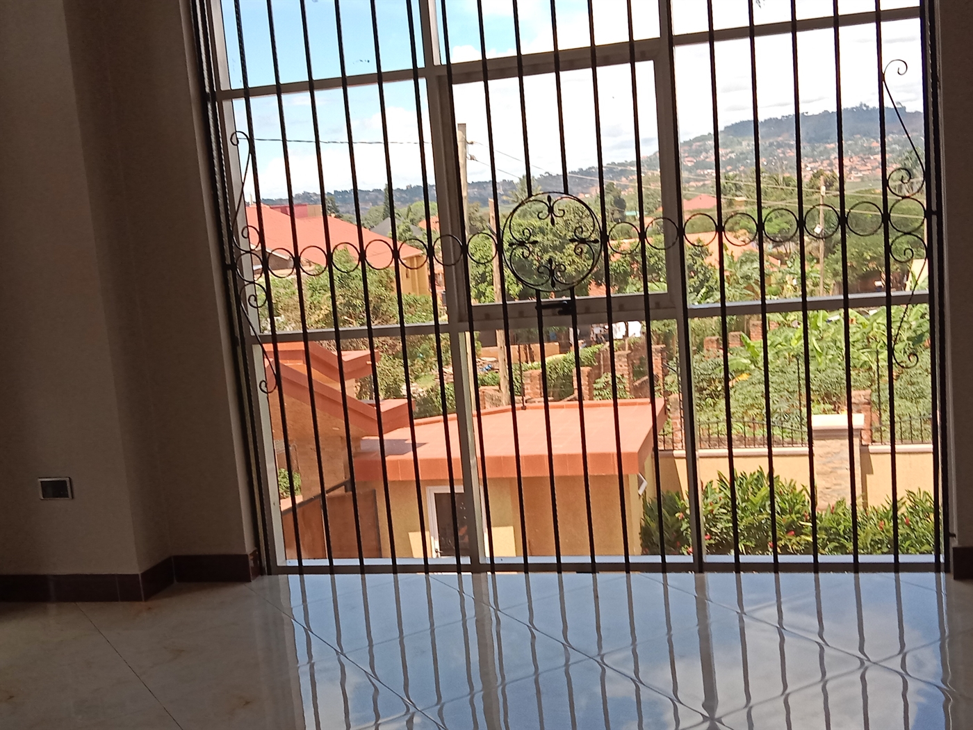 5 bedroom Storeyed house for sale in Munyonyo Kampala Uganda