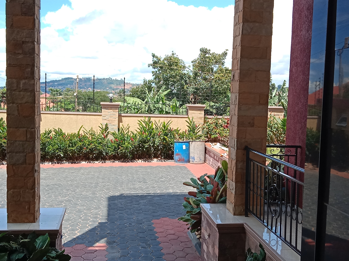 5 bedroom Storeyed house for sale in Munyonyo Kampala Uganda