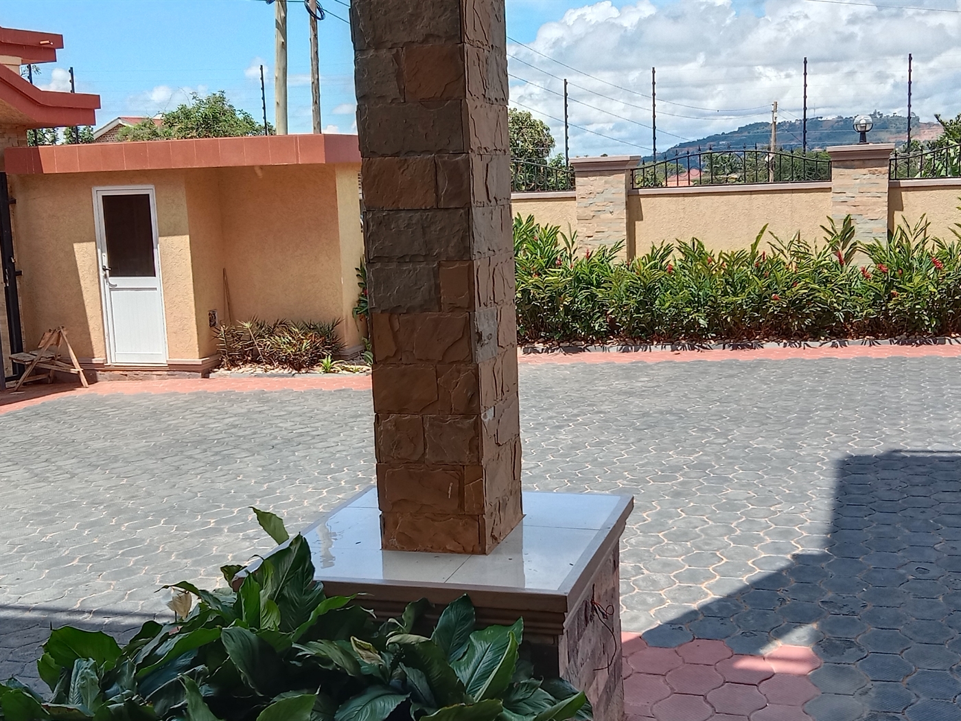 5 bedroom Storeyed house for sale in Munyonyo Kampala Uganda