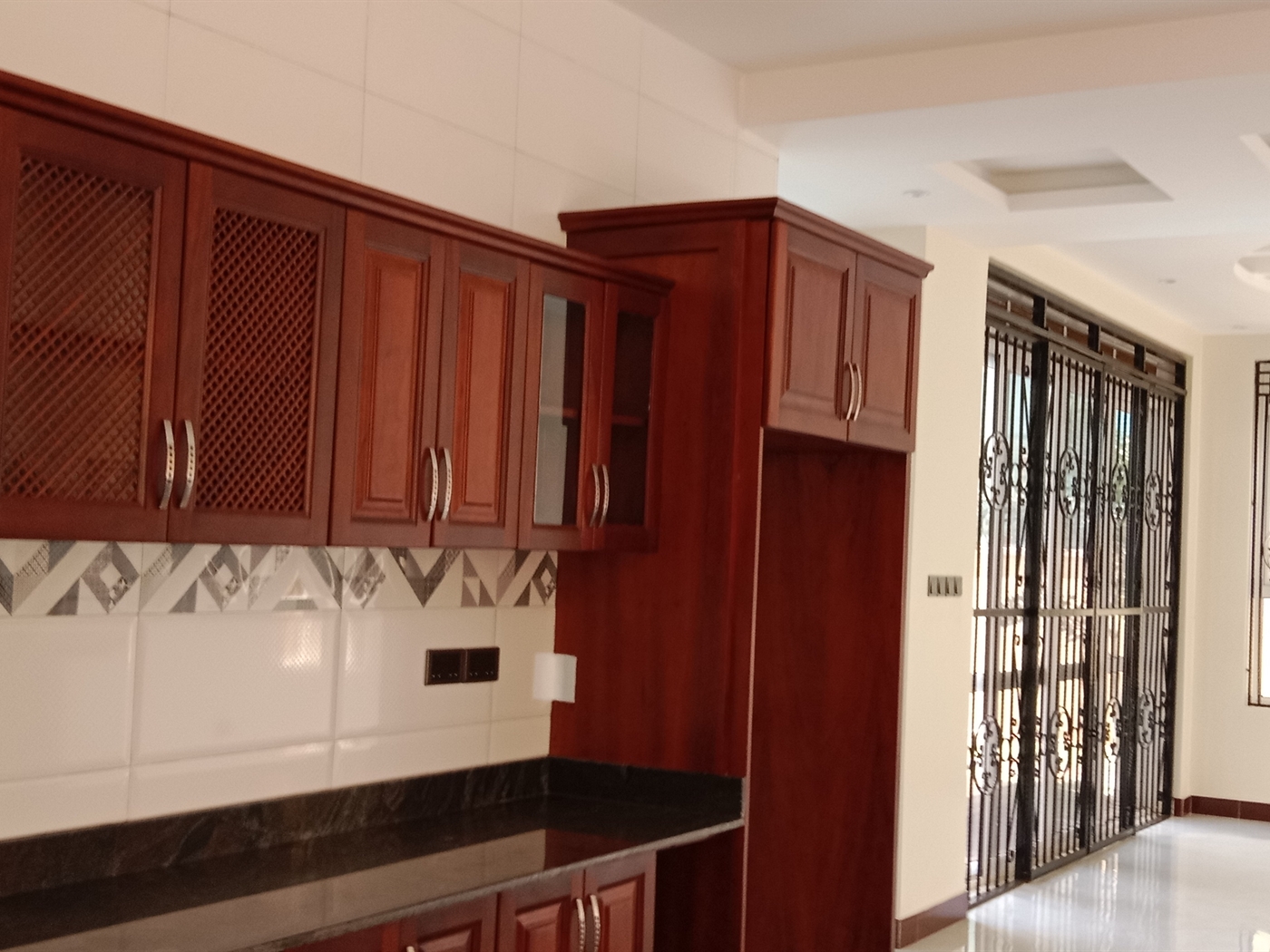 5 bedroom Storeyed house for sale in Munyonyo Kampala Uganda
