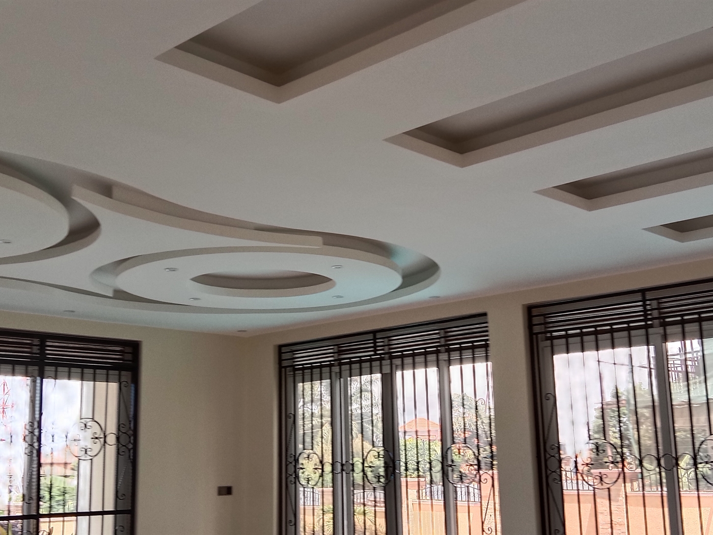 5 bedroom Storeyed house for sale in Munyonyo Kampala Uganda