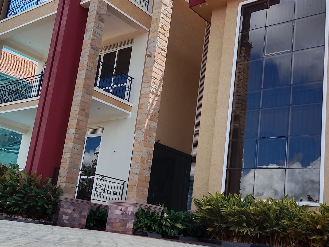 5 bedroom Storeyed house for sale in Munyonyo Kampala Uganda