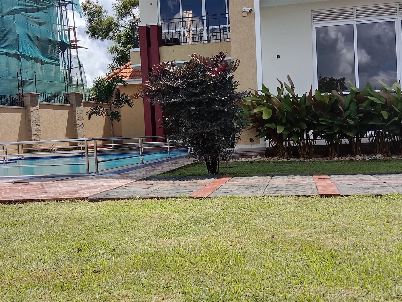 5 bedroom Storeyed house for sale in Munyonyo Kampala Uganda