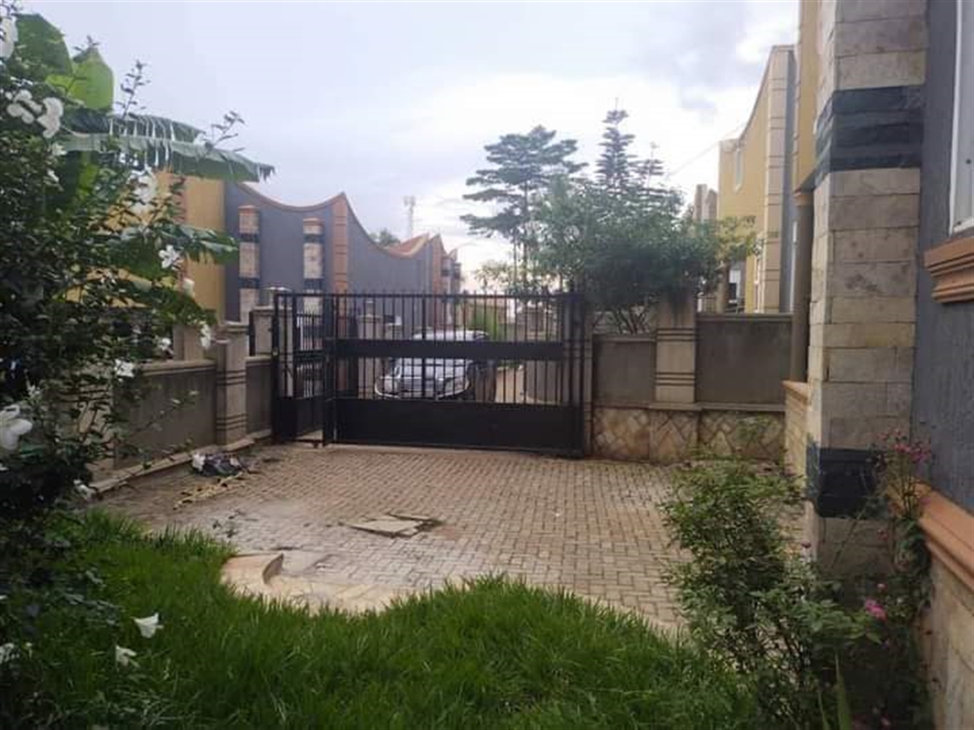 4 bedroom Vacation rental for rent in Kira Wakiso Uganda