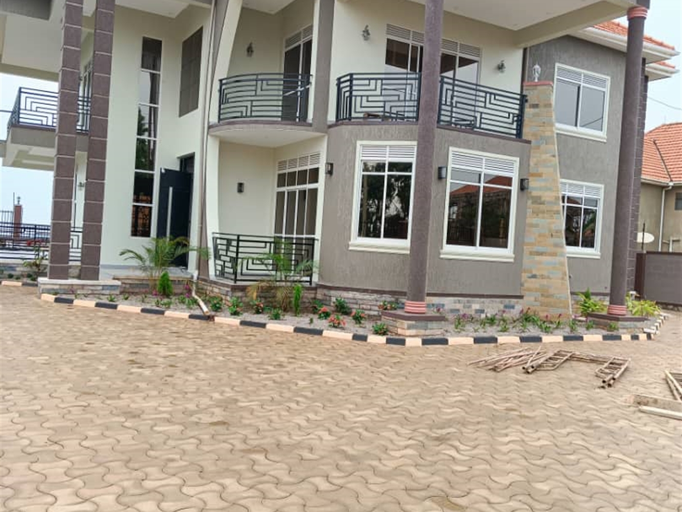 5 bedroom Storeyed house for sale in Akright Wakiso Uganda