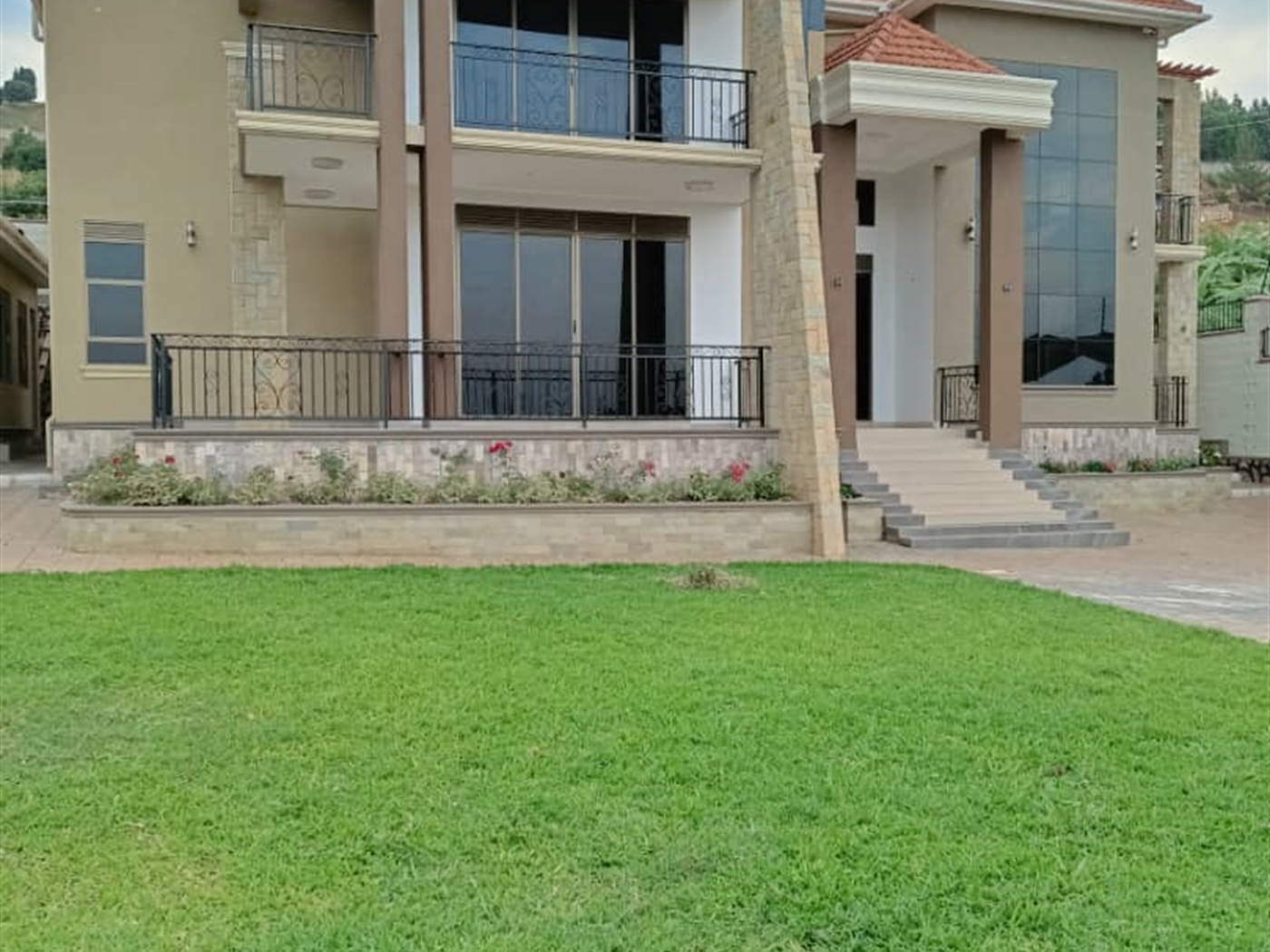 5 bedroom Storeyed house for sale in Akright Wakiso Uganda